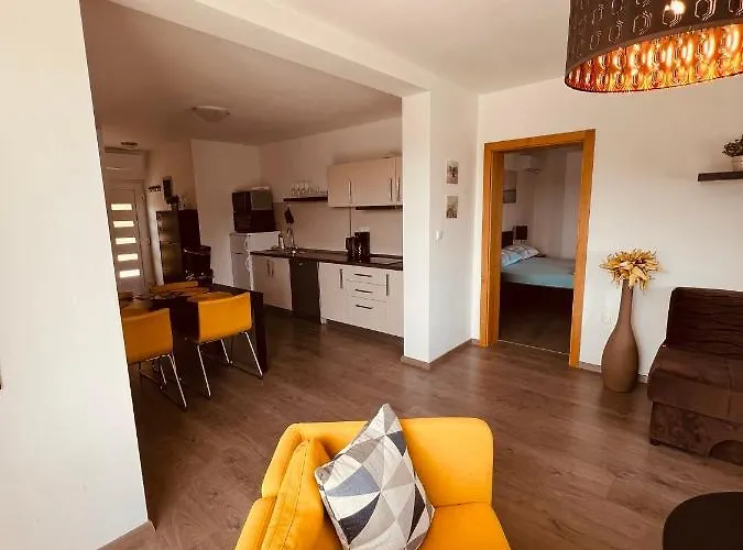 Apartman Bijeca - *